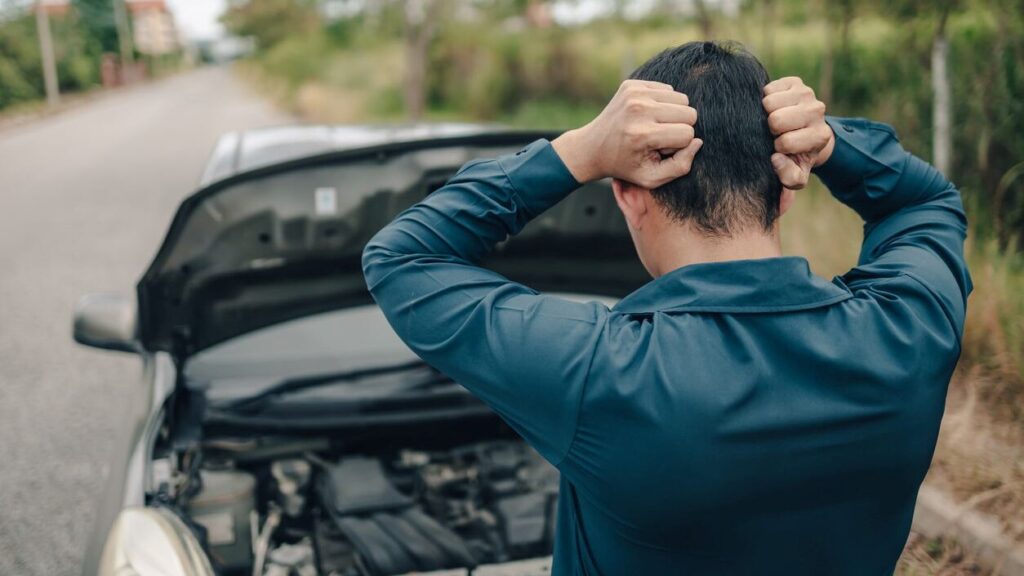 Kannattaako rikkinäinen auto myydä liikkeeseen? 