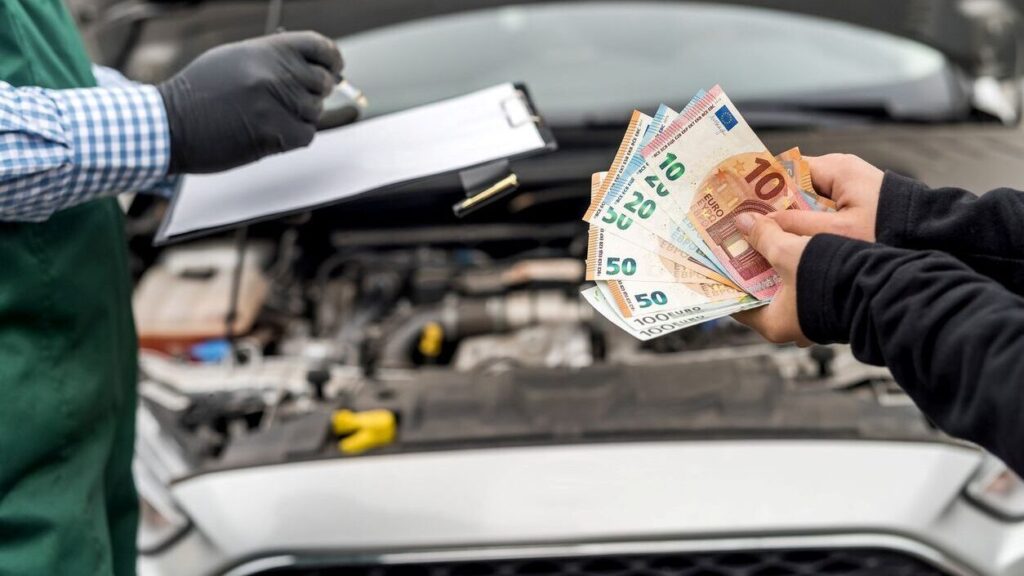 Kannattaako rikkinäinen rahoitettu auto myydä autoliikkeelle?